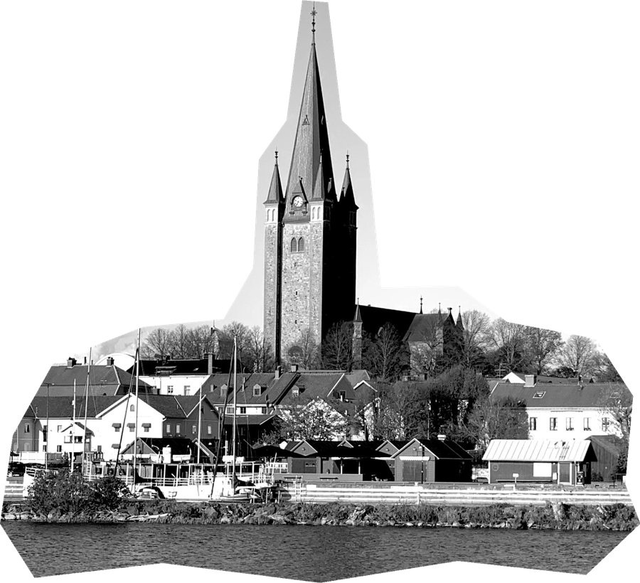 Mariestads domkyrka sedd från vattnet